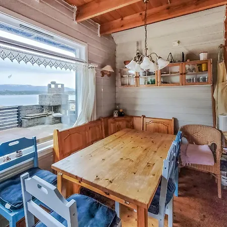 4 Bedroom Gorgeous In * Fitjar