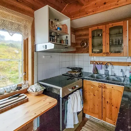 4 Bedroom Gorgeous In * Fitjar