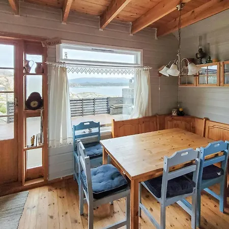 4 Bedroom Gorgeous In Holiday home *